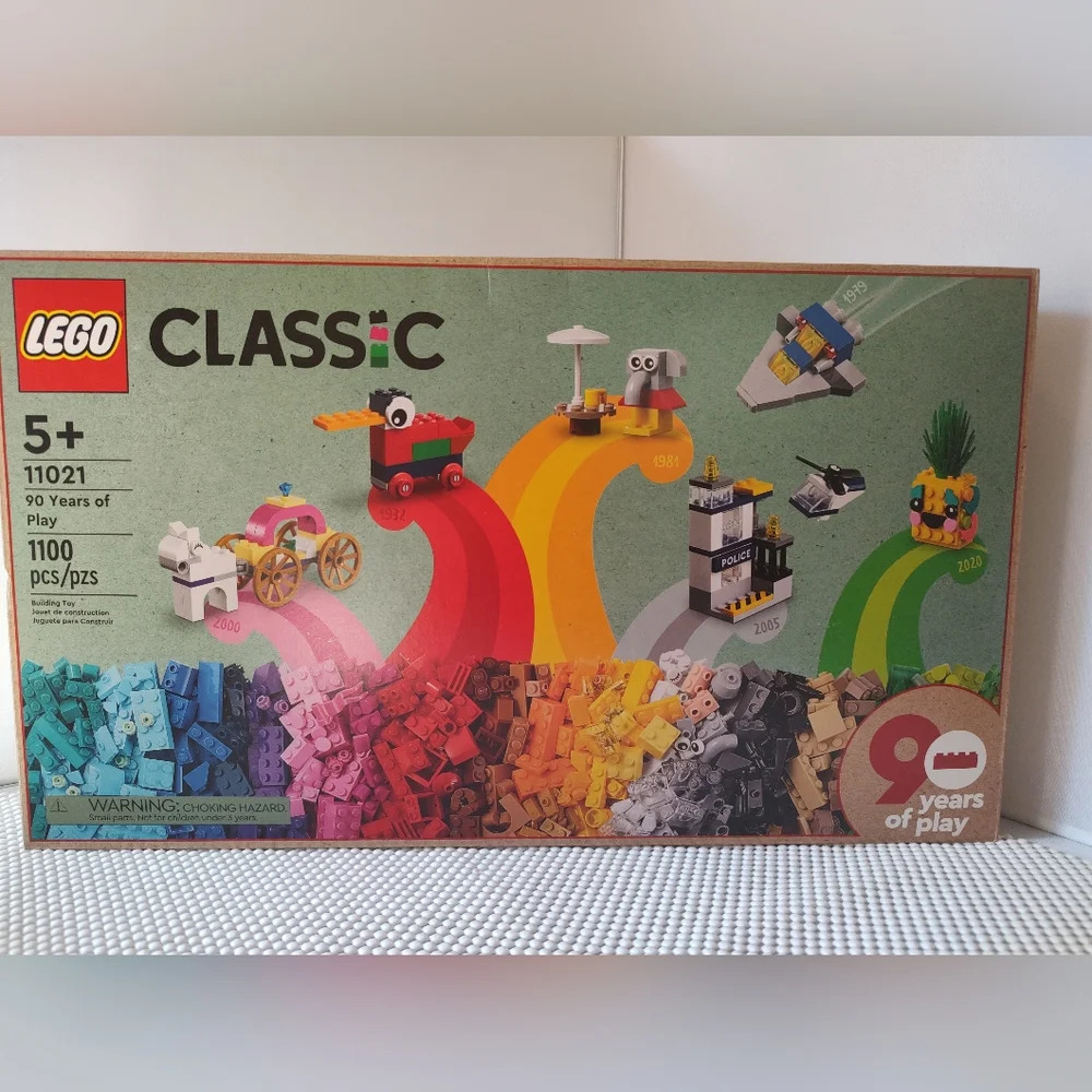 Lego Classic 11021 90 Years of Play